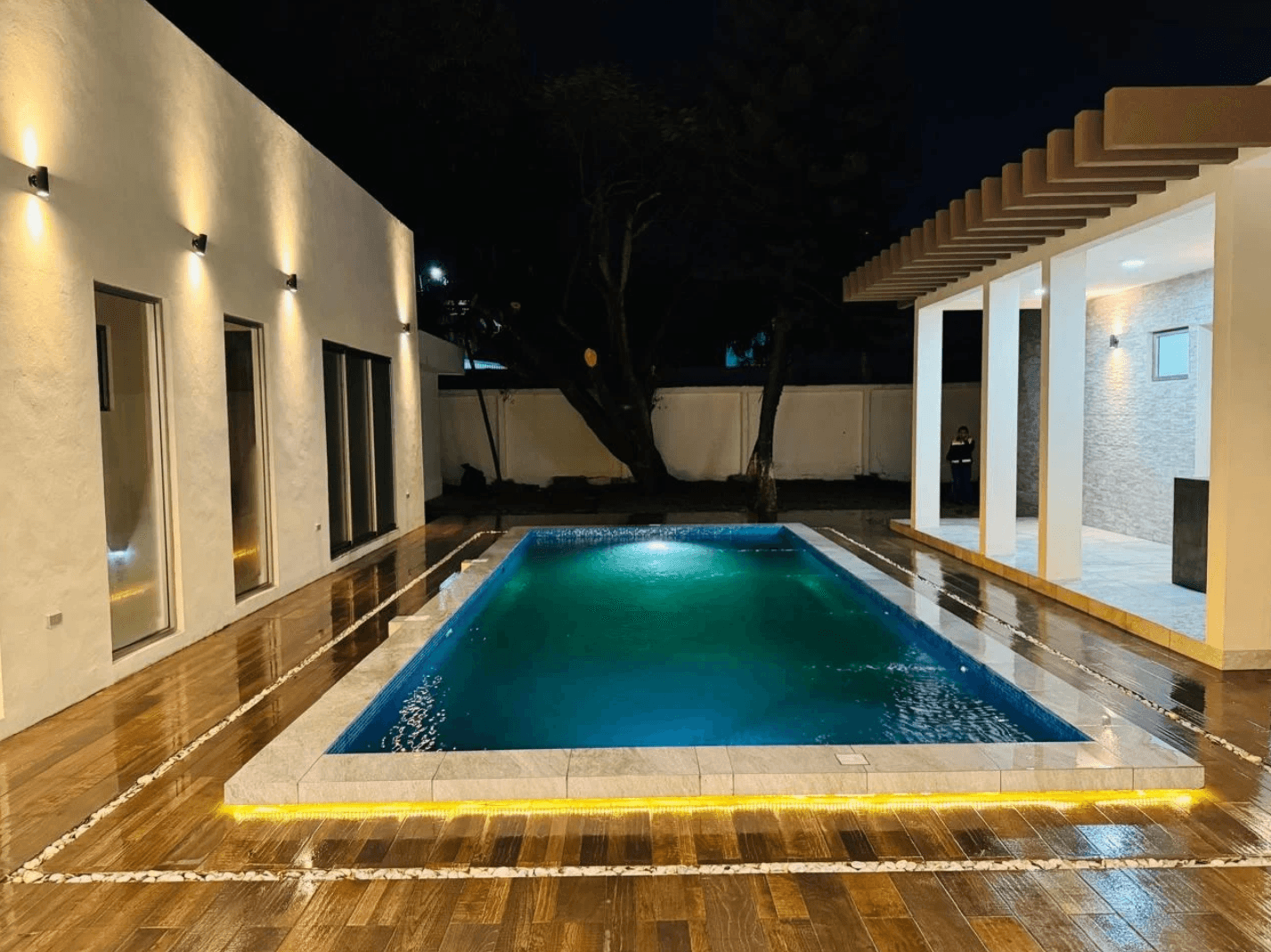 Iluminación subacuática de la piscina ASIPONA